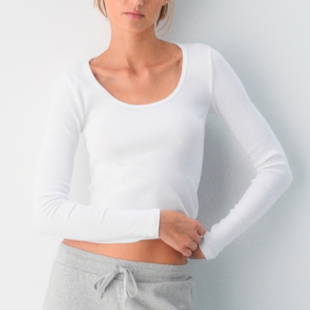 Aritzia homestretch White Long Sleeve scoop neck tee